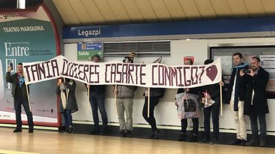 Un "sí, quiero" en el metro de Legazpi y otras peticiones de matrimonio sonadas en Madrid