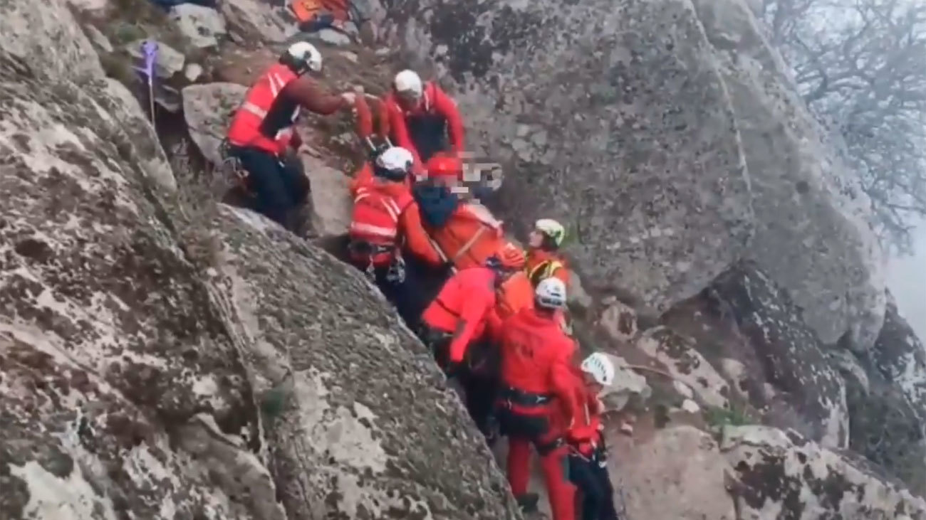 Rescatado un excursionista herido en Robledo de Chavela al precipitarse desde 15 metros