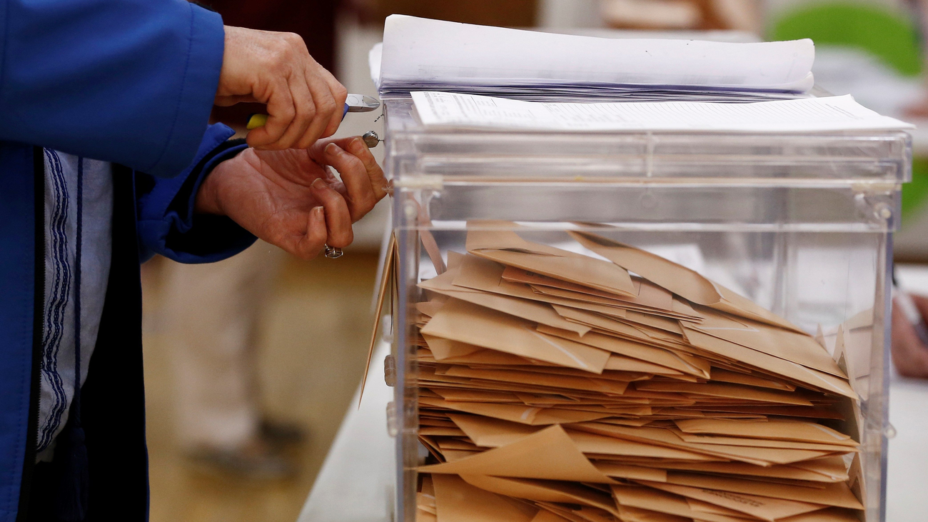 Vascos y gallegos celebrarán elecciones autonómicas el 5 de abril