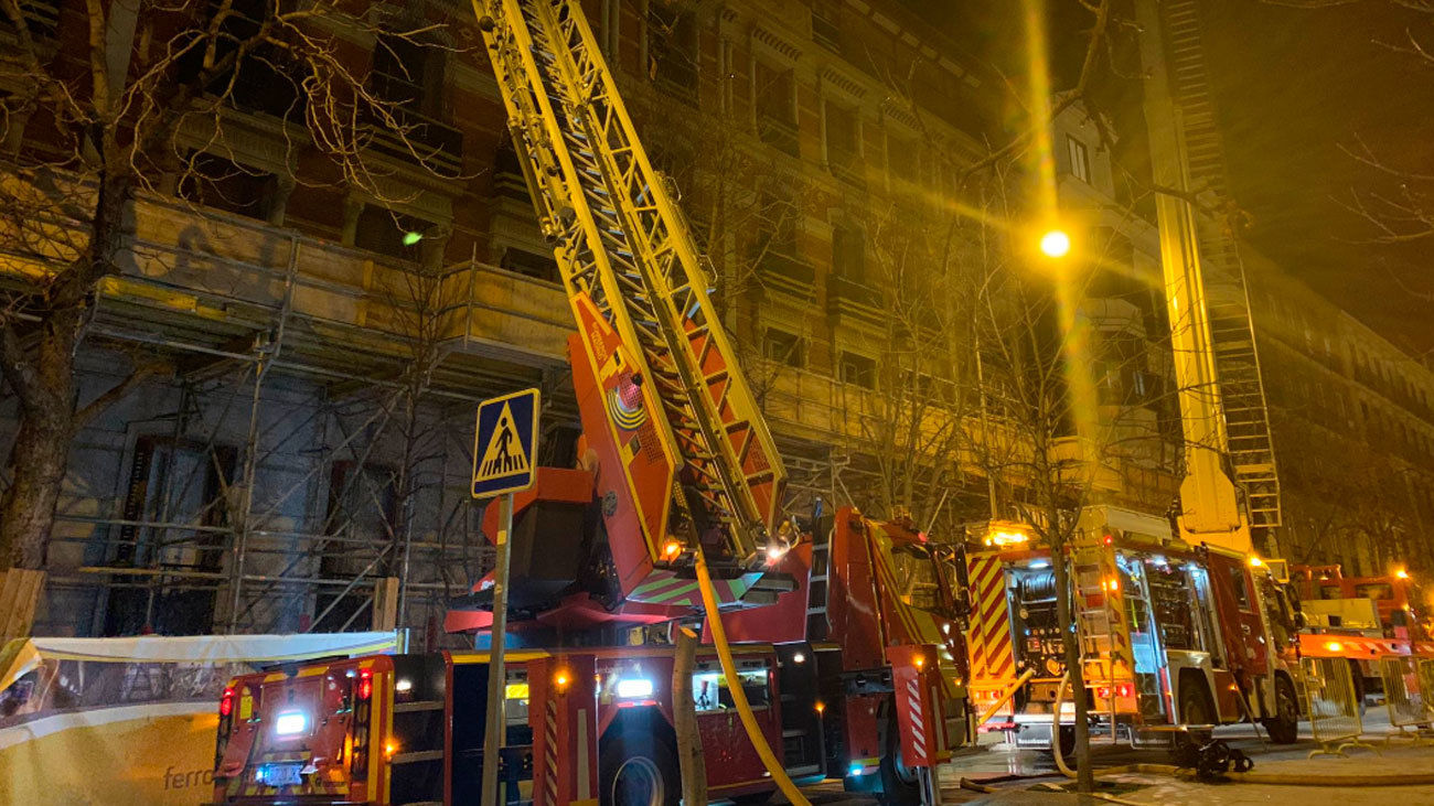 Incendio en un edificio en rehabilitación en el centro de Madrid