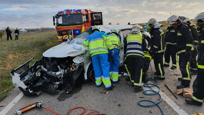 Dos heridos en un tremendo choque frontal entre dos turismos en Algete