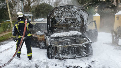 Varios coches arden en la urbanización Santo Domingo de Algete