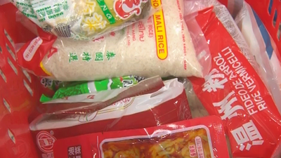 Un supermercado de Usera reparte gratis comida a los chinos confinados por el coronavirus