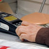 ¿Adiós al dinero metálico?: Tan sólo el 24% de los pagos se realizaron en efectivo en abril