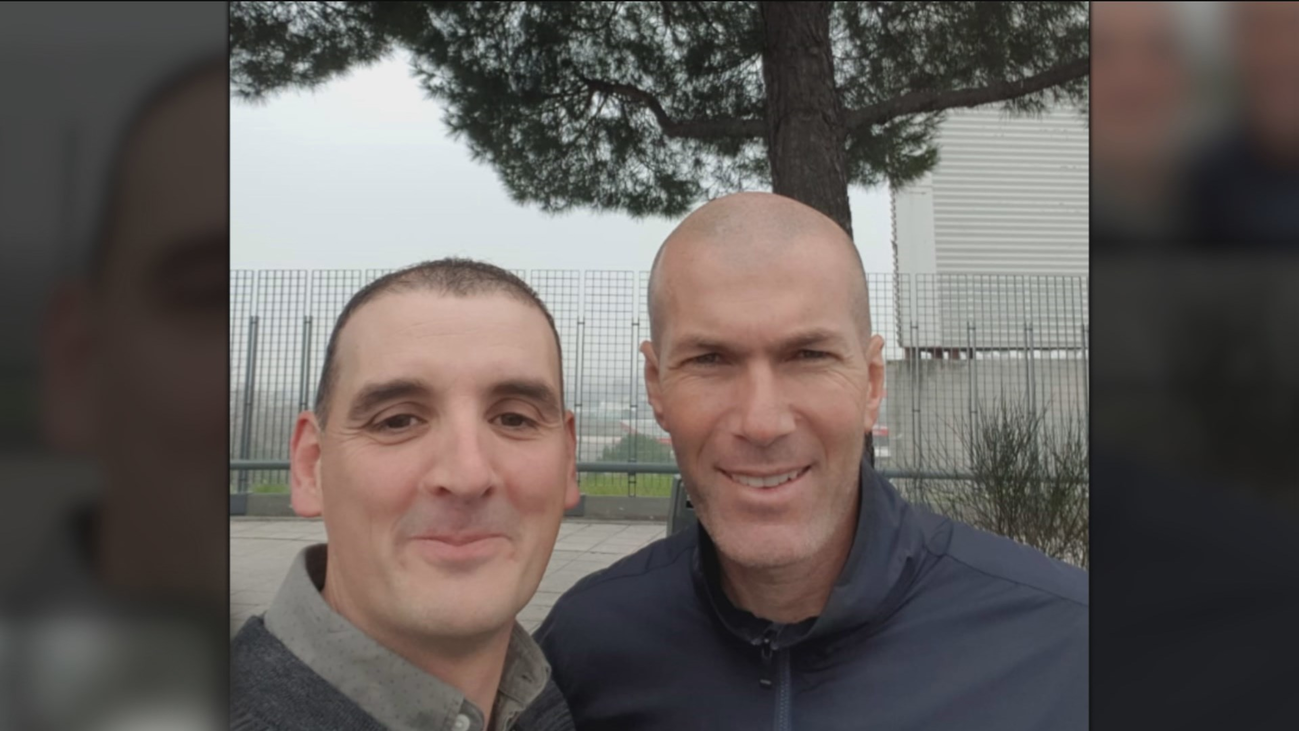 Choca su coche con el de Zidane y se hacen un 'selfie'