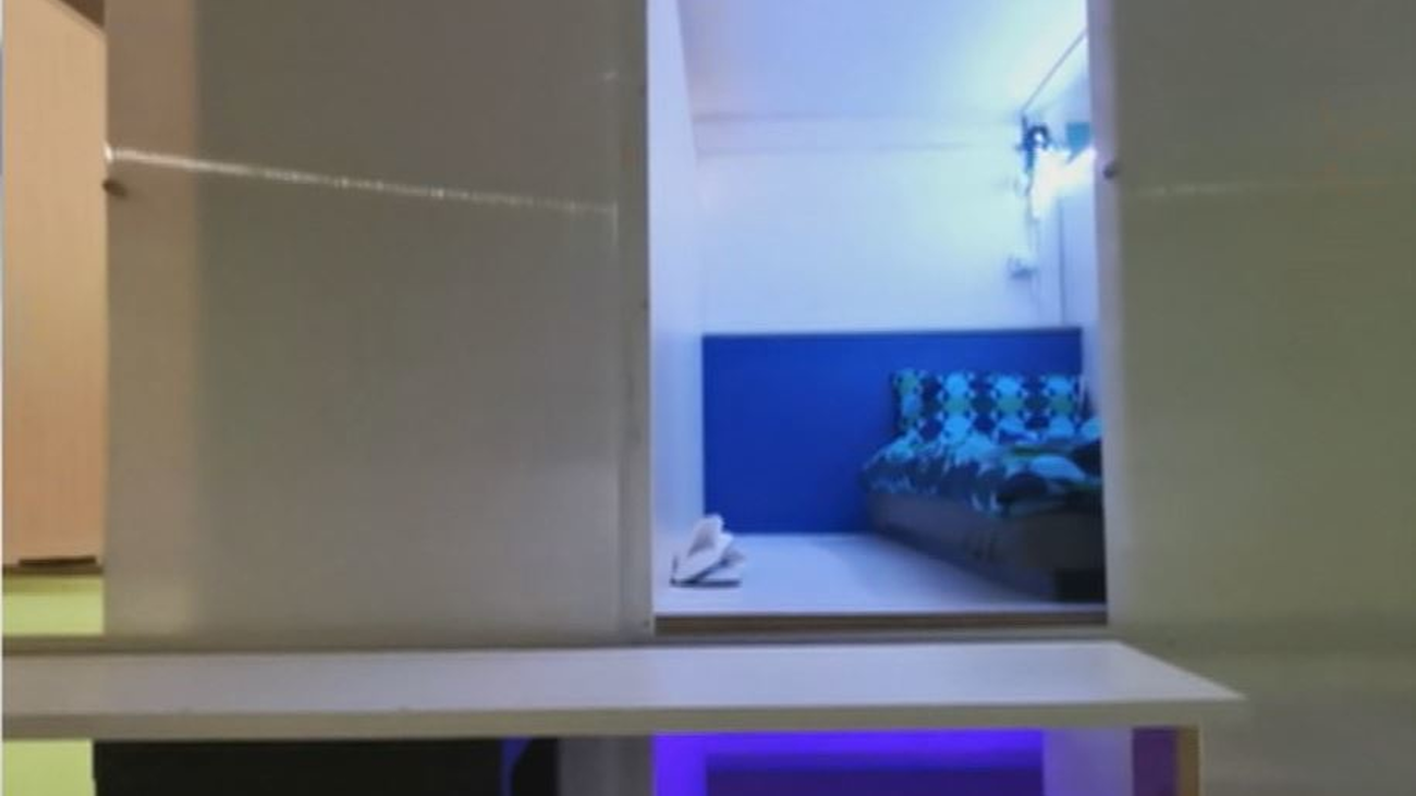 El promotor de los 'pisos colmena' en Madrid asegura que son "una solución temporal para ahorrar uno o dos años"