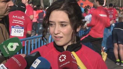Ayuso reivindica "diálogo en la familia" en una carrera por la salud mental