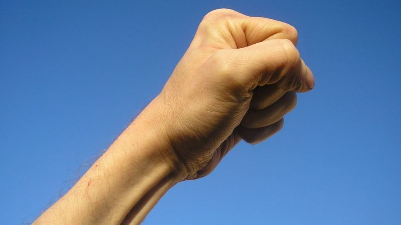 ¿Te parece bien que se pene con cárcel un bofetón a un hijo?