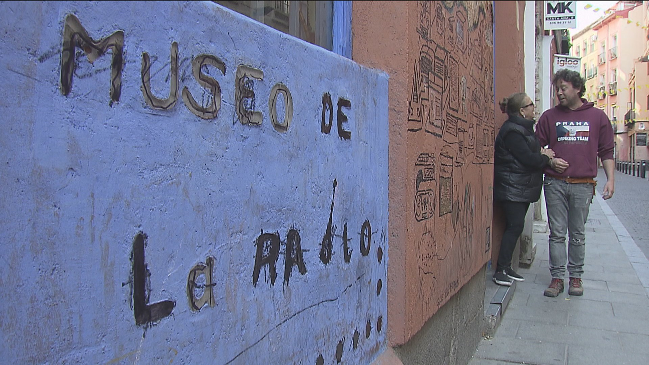 El bar Museo de la Radio cierra sus puertas en el Rastro