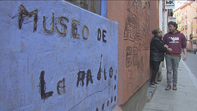 El bar Museo de la Radio cierra sus puertas en el Rastro