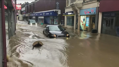 Los coletazos de Dennis azotan con fuerza al cantábrico