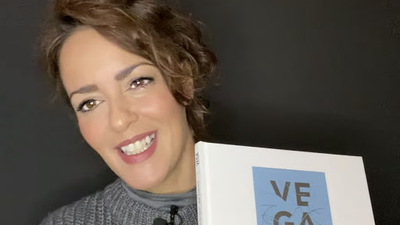 Vega: "Por primera vez en mis 40 años, he hecho un currículum que está en mi disco-libro"