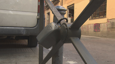 Los vecinos de Malasaña, hartos de que los pisos turísticos dejen las llaves de sus casas en la calle