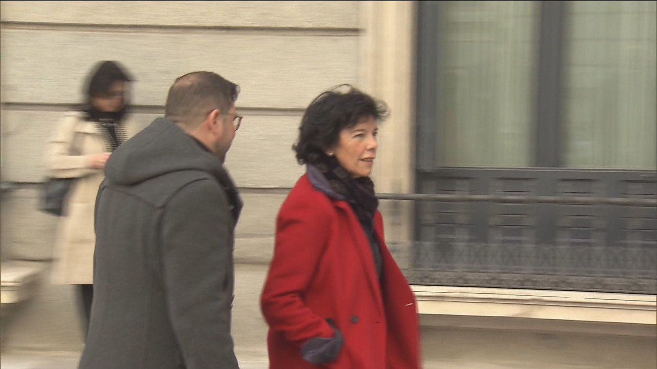 Celaá anuncia que recurrirá "mañana mismo" el 'pin parental' de Murcia