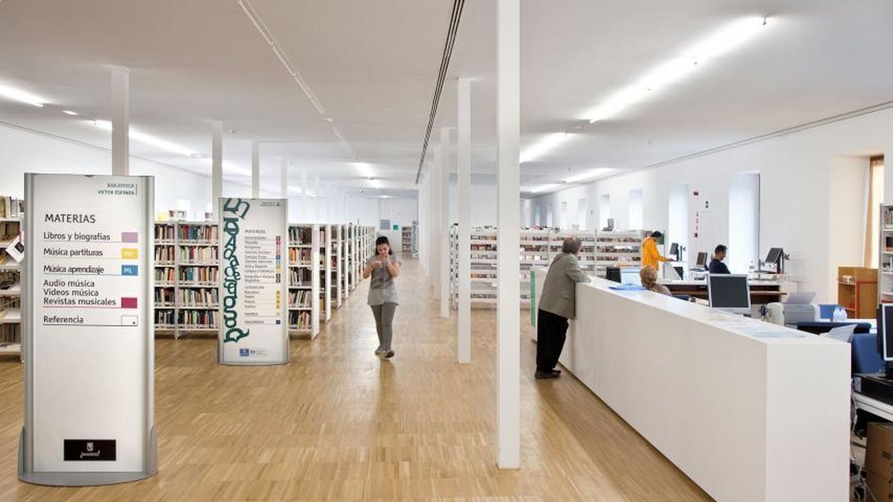 Interior de la biblioteca musical Víctor Espinós, en el centro cultural de Conde Duque
