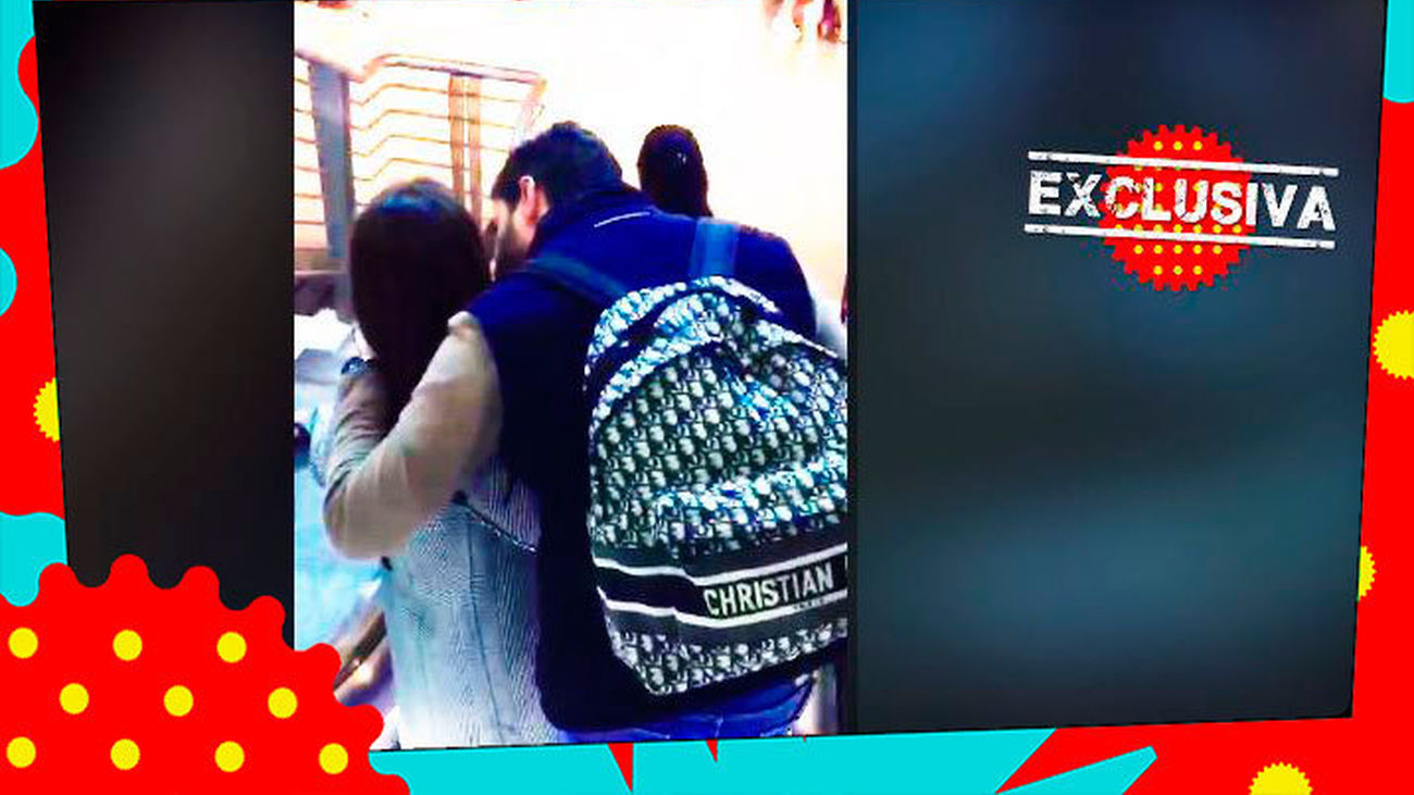 EN EXCLUSIVA: Paula Echevarría y Miguel Torres, muy acaramelados, en el aeropuerto en su regreso de Oporto