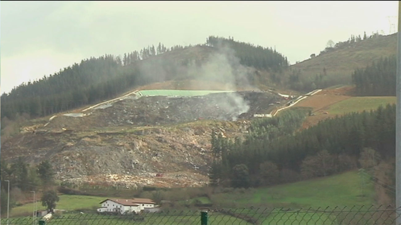 Sofocado el incendio del vertedero de Zaldibar