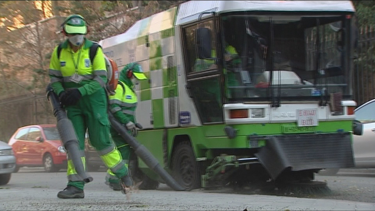 Las sopladoras aumentan la contaminación y arrastran restos fecales
