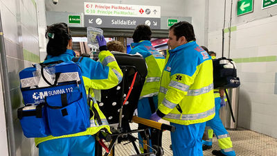 Una mujer, herida grave tras quedar atrapada por la puerta de un Cercanías en Majadahonda