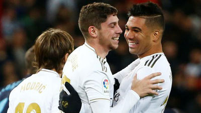 Casemiro, el "padre" futbolístico de Valverde que no le ve de '5'