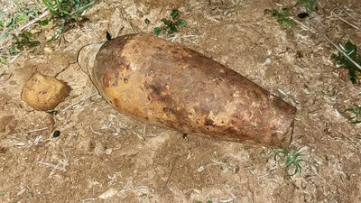 Un senderista encuentra un proyectil de la Guerra Civil en Villanueva de la Cañada