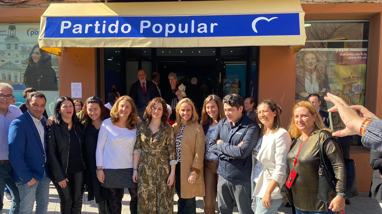 Ayuso y David Pérez inauguran una nueva sede del PP en Alcorcón