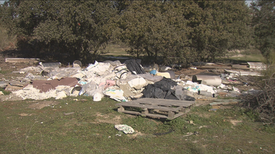 Protestas vecinales por un vertedero ilegal en la ciudad financiera del Santander