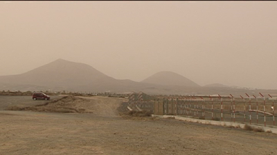 La calima provoca el cierre del tráfico aéreo en Canarias