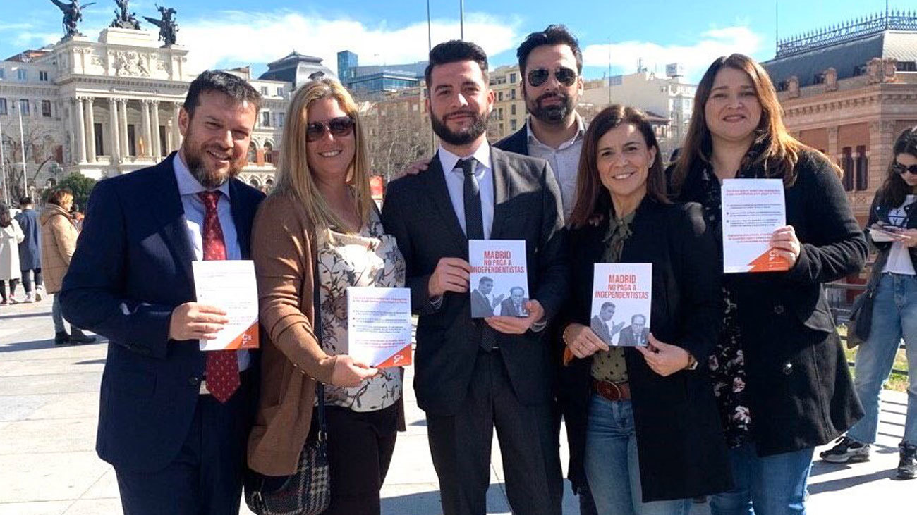 Ciudadanos reparte folletos en Madrid contra la armonización fiscal