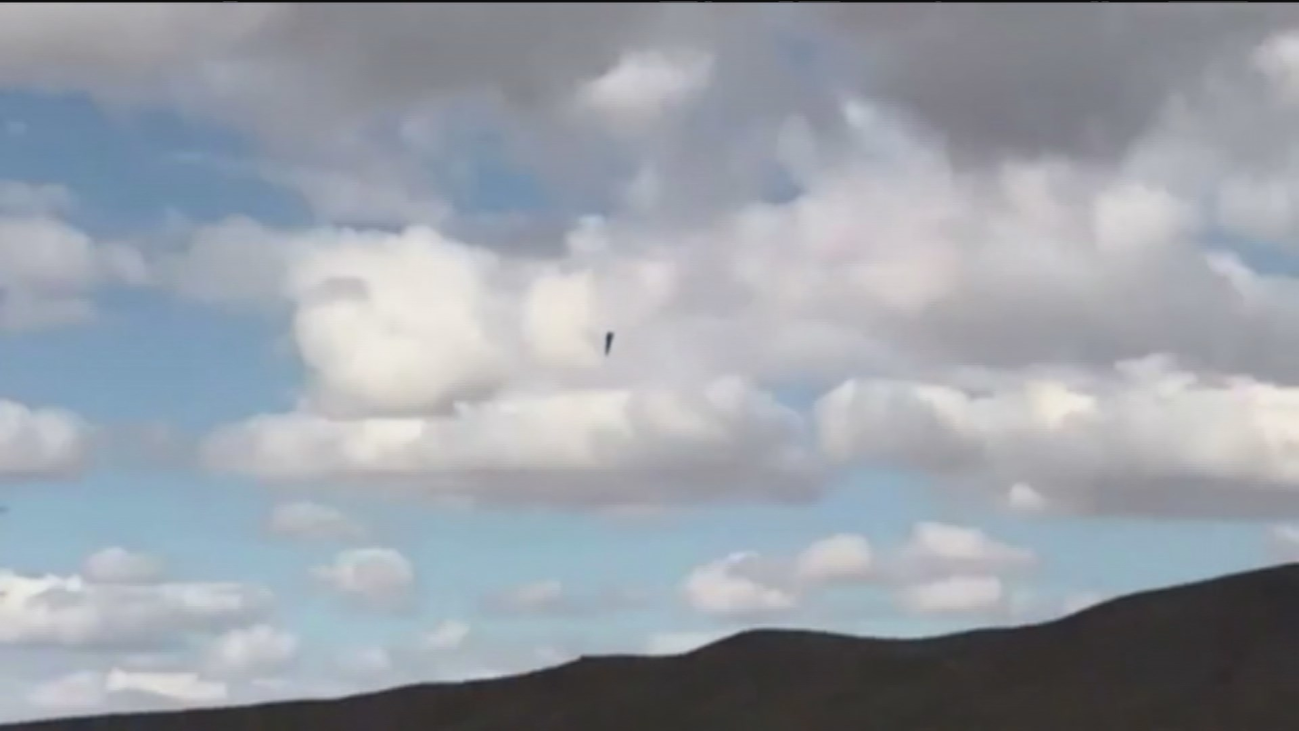 Un hombre se estrella con su cohete casero al querer demostrar que la tierra es plana