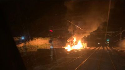 Un incendio en las vías de Cercanías deja 'atrapados' durante horas a decenas de pasajeros en Valdemoro