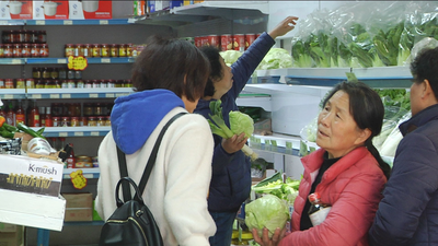 Vuelta a la normalidad en Usera tras la cuarentena voluntaria de varios comercios