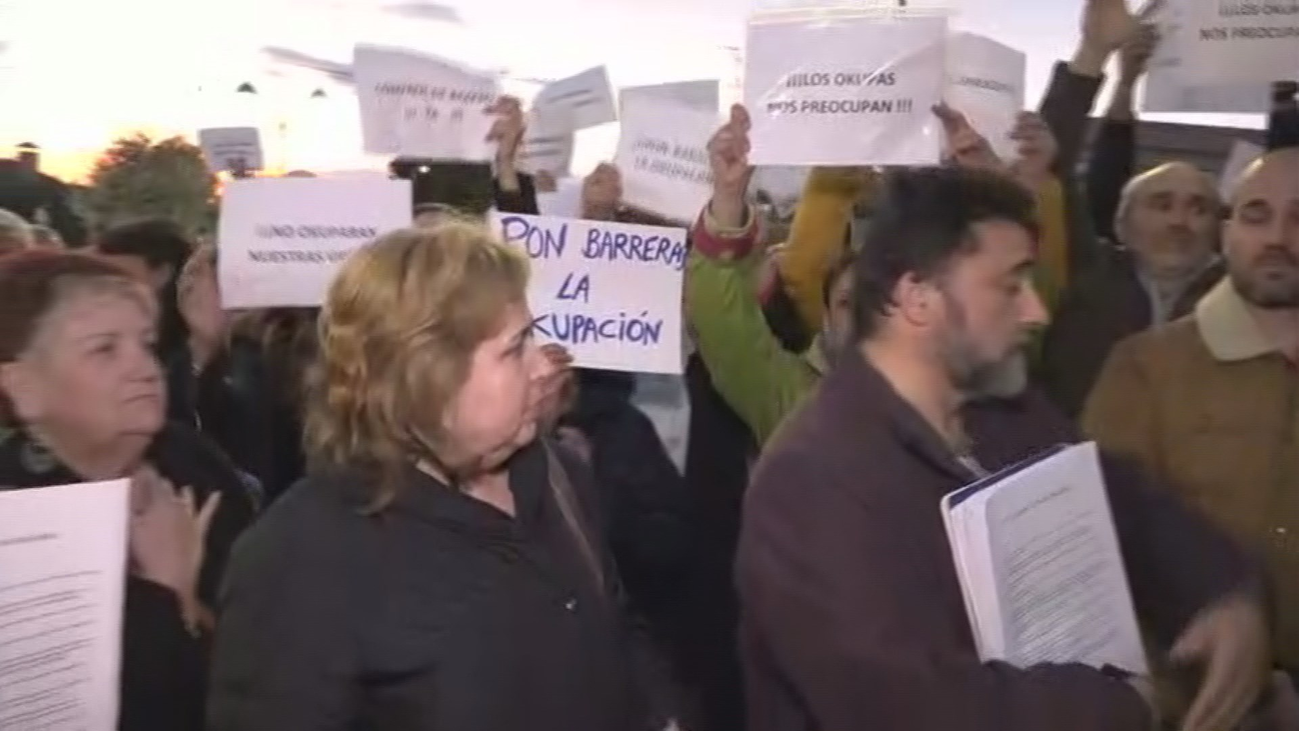 Una barrera 'anti-okupas', motivo de trifulca entre los vecinos de Colmenar de Oreja