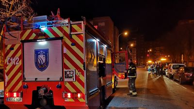 Cuatro personas atendidas por inhalación de humo en el incendio de su casa  en Fuenlabrada