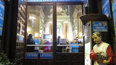 Aumento de Policía y Samur Social en el entorno de la iglesia de San Antón