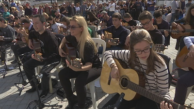 Jerez bate el récord de guitarristas tocando el  himno de Andalucía