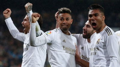 Mariano se reivindica en el clásico con un gol en un minuto