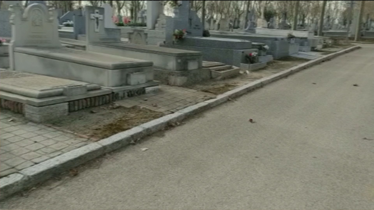 Denuncian el robo de planchas de mármol en el Cementerio de La Almudena