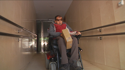 Multado por dejar una caja de cartón junto al contenedor en Hortaleza