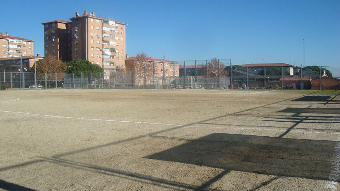 Los campos de fútbol tierra de Madrid tienen los días contados