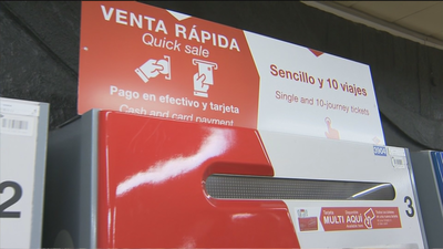 Llegan las 'máquinas rojas' a Metro de Madrid para comprar billetes en poco tiempo