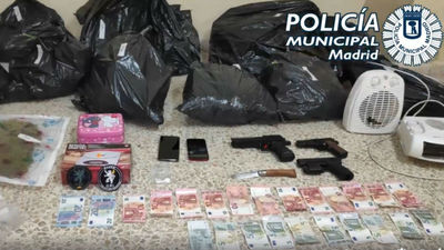 Dos detenidos por vender marihuana desde un quiosco de Cañada Real