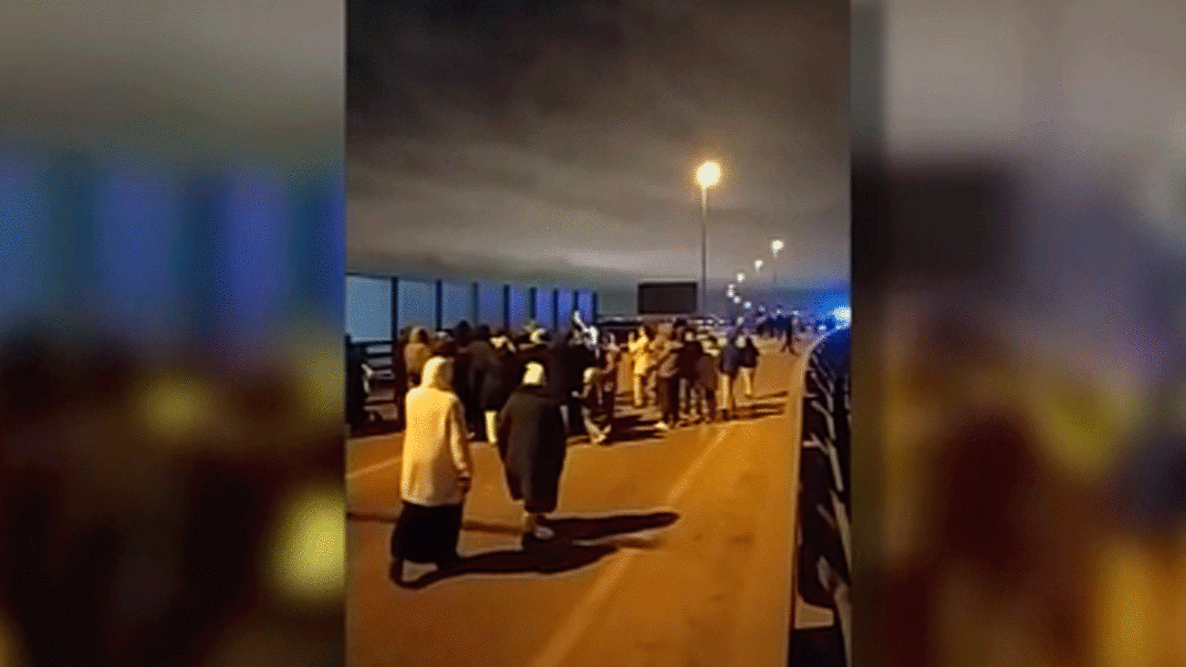 Vecinos de la Cañada Real protestan por no tener luz