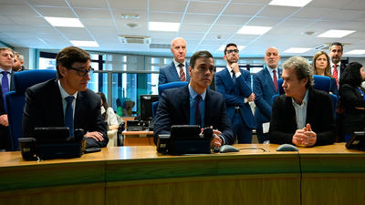 Sánchez visita el Centro de Coordinación de Alertas y agradece la labor de sus profesionales