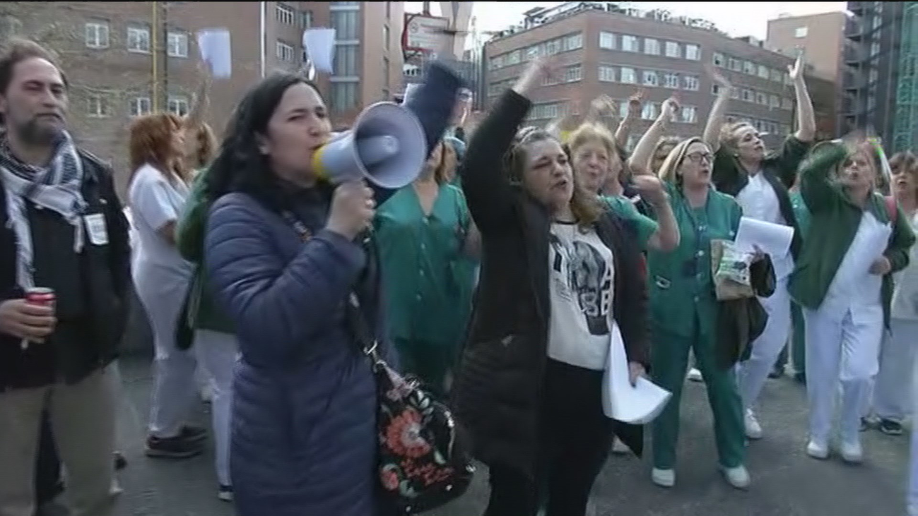 Concentración de apoyo a las cuatro trabajadoras del Clínico que denunciaron falta de material