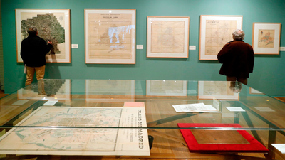 La Comunidad muestra sus fondos cartográficos en la Biblioteca Regional