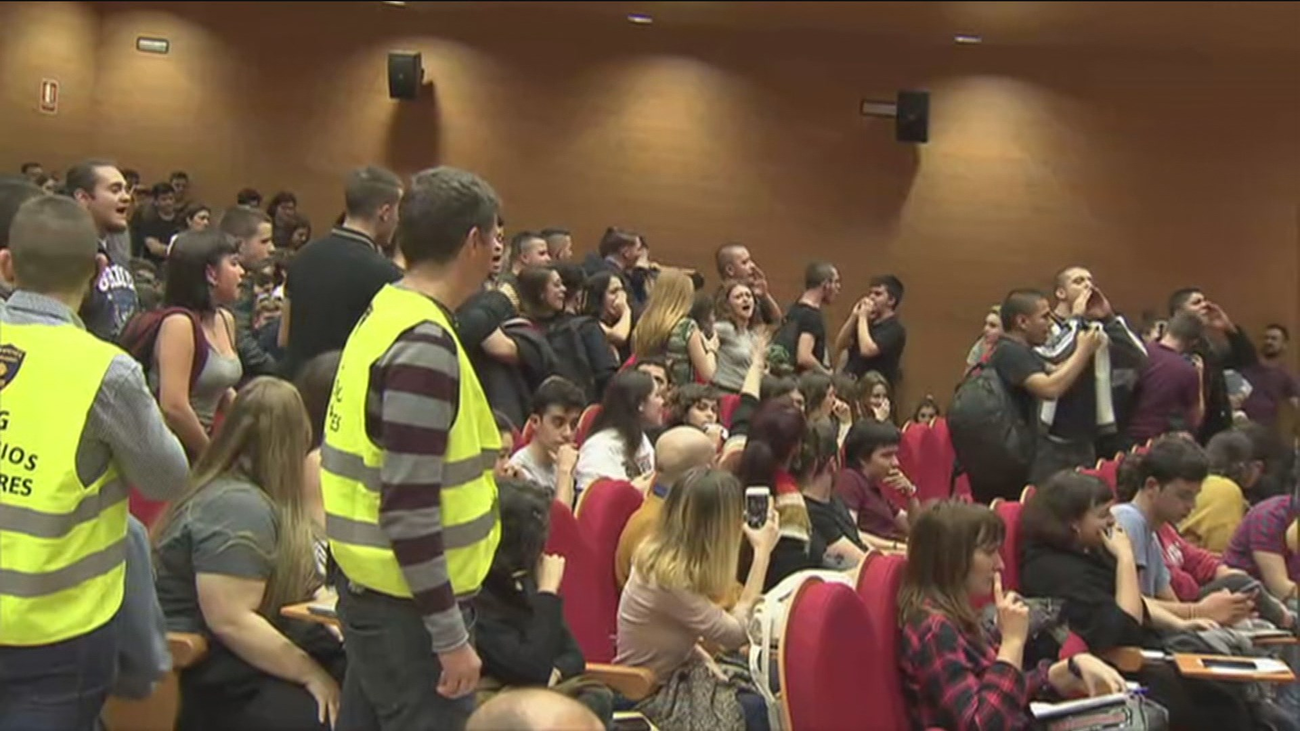 Revientan un acto de Pablo Iglesias en Somosaguas