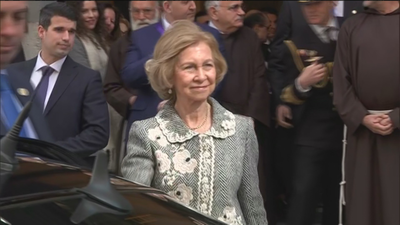 La reina Sofía visita la basílica de Medinaceli en el tradicional besapié, marcado por el coronavirus