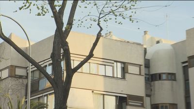 Muere una niña al caerse por una claraboya de un edificio de Ciudad Lineal mientras se hacía un 'selfie'