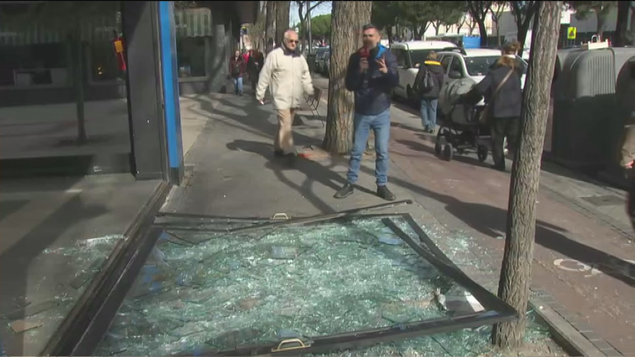 Alunizaje en Ciudad Lineal para robar dos coches de alto valor en un concesionario